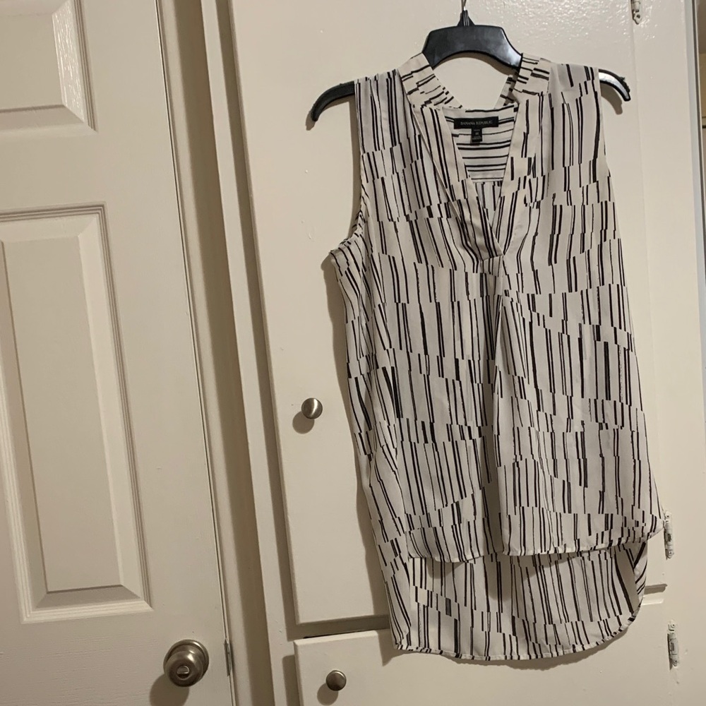 Banana Republic Black and White Patterned Blouse